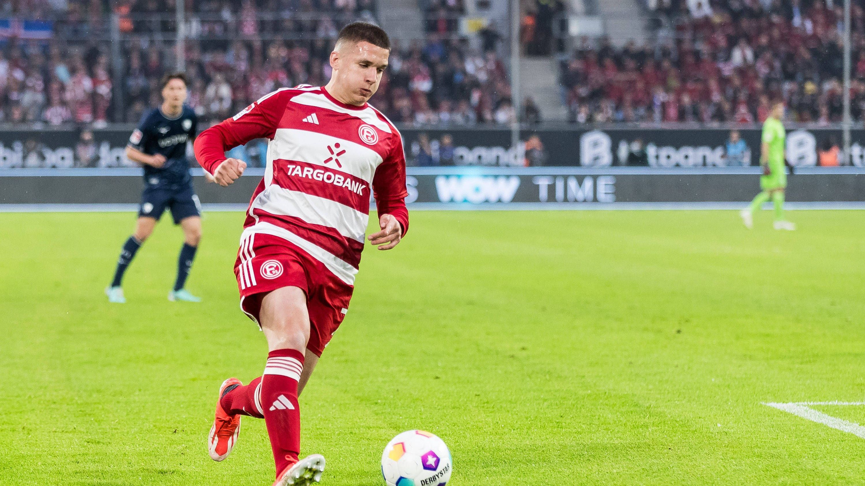 <strong>Christos Tzolis (Fortuna Düsseldorf)</strong><br>Arbeitet in der Anfangsphase mehrmals gutnach hiten. In der Offensive wie immer omnipräsent, kriegt aber kaum Hilfe von seinen Mitspielern. Auch deshalb lange nicht zwingend genug. In der zweiten Halbzeit taucht der Grieche komplett ab und wirkt mit zunehmender Dauer auch platt. <strong><em>ran</em>-Note: 3</strong>