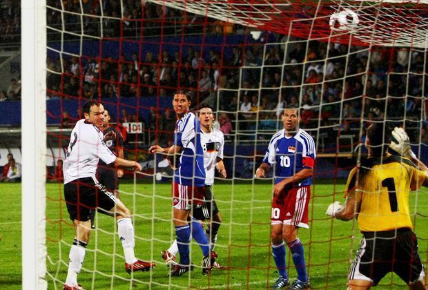 
                <strong>Liechtenstein vs. Deutschland 0:6</strong><br>
                In der Qualifikation zur WM 2010 spielt das DFB-Team im September 2008 in Liechtenstein. Sogar Heiko Westermann trägt sich beim 6:0-Sieg in die Torschützenliste ein.
              