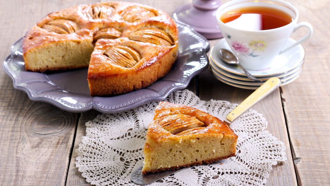 Lust auf einen gemütlichen Nachmittag mit heißem Tee oder Kaffee und saftigem Birnenkuchen?