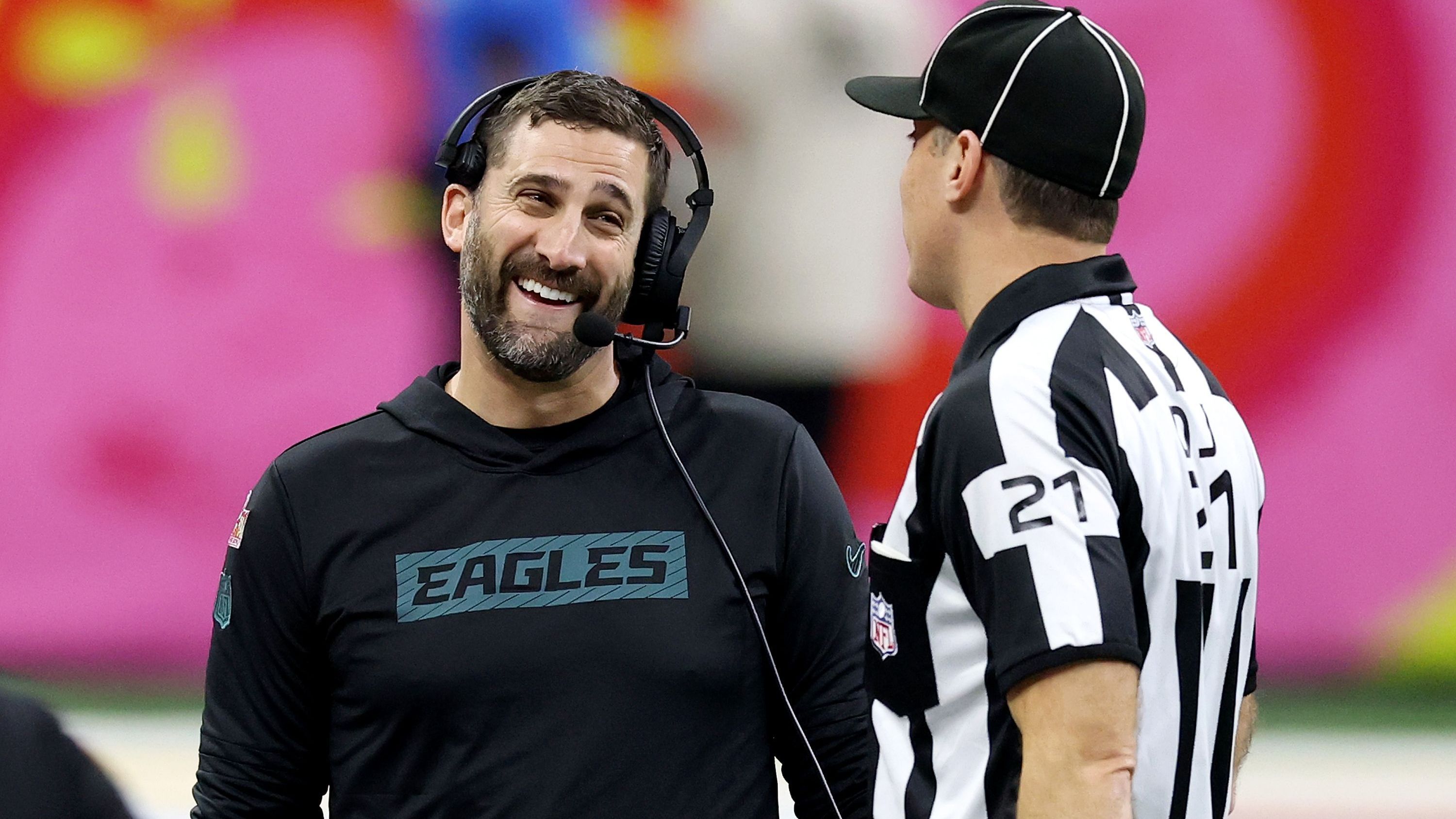 <strong>Philadelphia Eagles: Overtime-Revolution auch in der Regular Season</strong><br>In den Playoffs galt zuletzt bereits die Overtime-Regel, dass auch nach einem Touchdown beim ersten Ballbesitz das zurückliegende Team noch einmal Ballbesitz und damit eine Chance auf einen Ausgleich bekommt. In der Regular Season hingegen gilt dies nicht. Dort gewinnt das Team, das beim ersten Ballbesitz der Overtime einen Touchdown erzielt, was dem Münzwurf bei der Overtime eine besonders große Bedeutung verschafft.