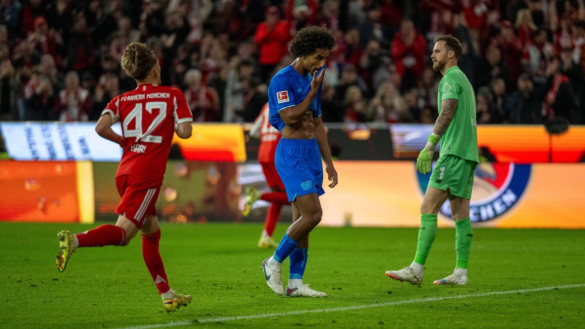 05fcb ist enttäuscht enttaeuscht, unzufrieden nach Tor zum 1:0 durch Serge Gnabry (FC Bayern Muenchen, 07), GER, FC Bayern Muenchen vs. Bayer 04 Leverkusen, Fussball, Bundesliga, 09. Spieltag, Spie...