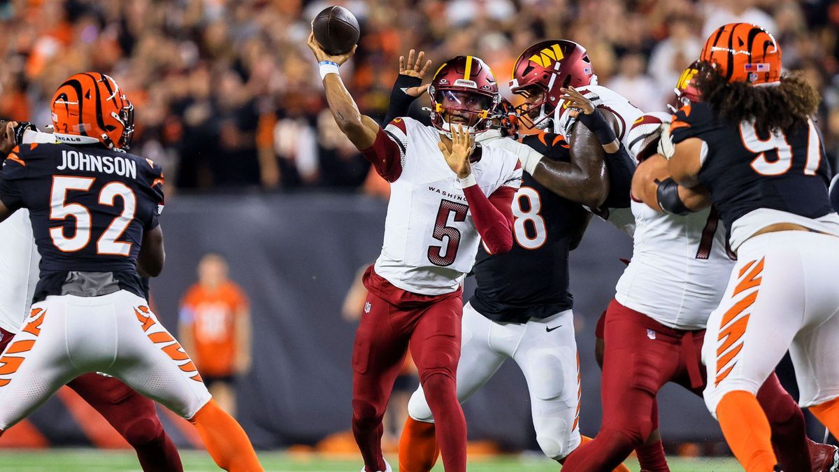 NFL, American Football Herren, USA Washington Commanders at Cincinnati Bengals Sep 23, 2024; Cincinnati, Ohio, USA; Washington Commanders quarterback Jayden Daniels (5) throws a pass against the Ci...