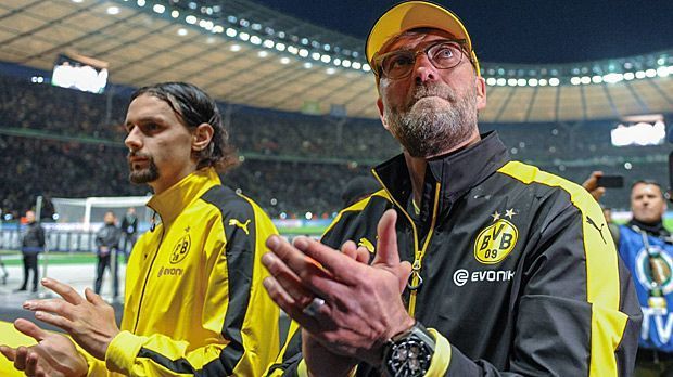 
                <strong>Neven Subotic und Jürgen Klopp</strong><br>
                Neven Subotic und Jürgen Klopp: Mit gerade einmal 18 Jahren kommt der Serbe (li.) unter dem damaligen Mainzer 2007 zu seinem ersten Bundesliga-Einsatz. Ein Jahr später verabschiedet sich Klopp zu Borussia Dortmund und nimmt Subotic gleich mit. Zeitweise dominiert das Duo mit den Schwarz-Gelben die Bundesliga, gewinnt 2011 und 2012 die Meisterschaft. Erst mit Klopps Rücktritt nach sieben Jahren BVB endet die gemeinsame Karriere - vorerst.
              