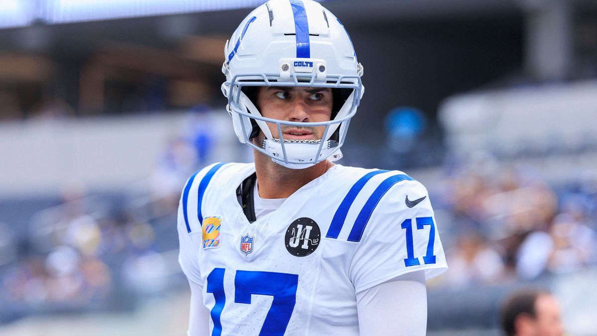 September 28, 2025, Inglewood, California, USA: 17 Daniel Jones, QB of the Indianapolis Colts during the pregame of their regular NFL, American Football Herren, USA season game against the Los Ange...