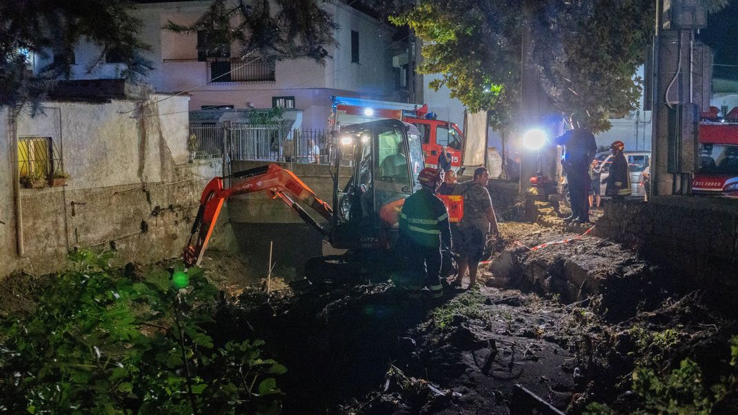 Noch in der Nacht begannen die Aufräumarbeiten in San Felice a Cancello.