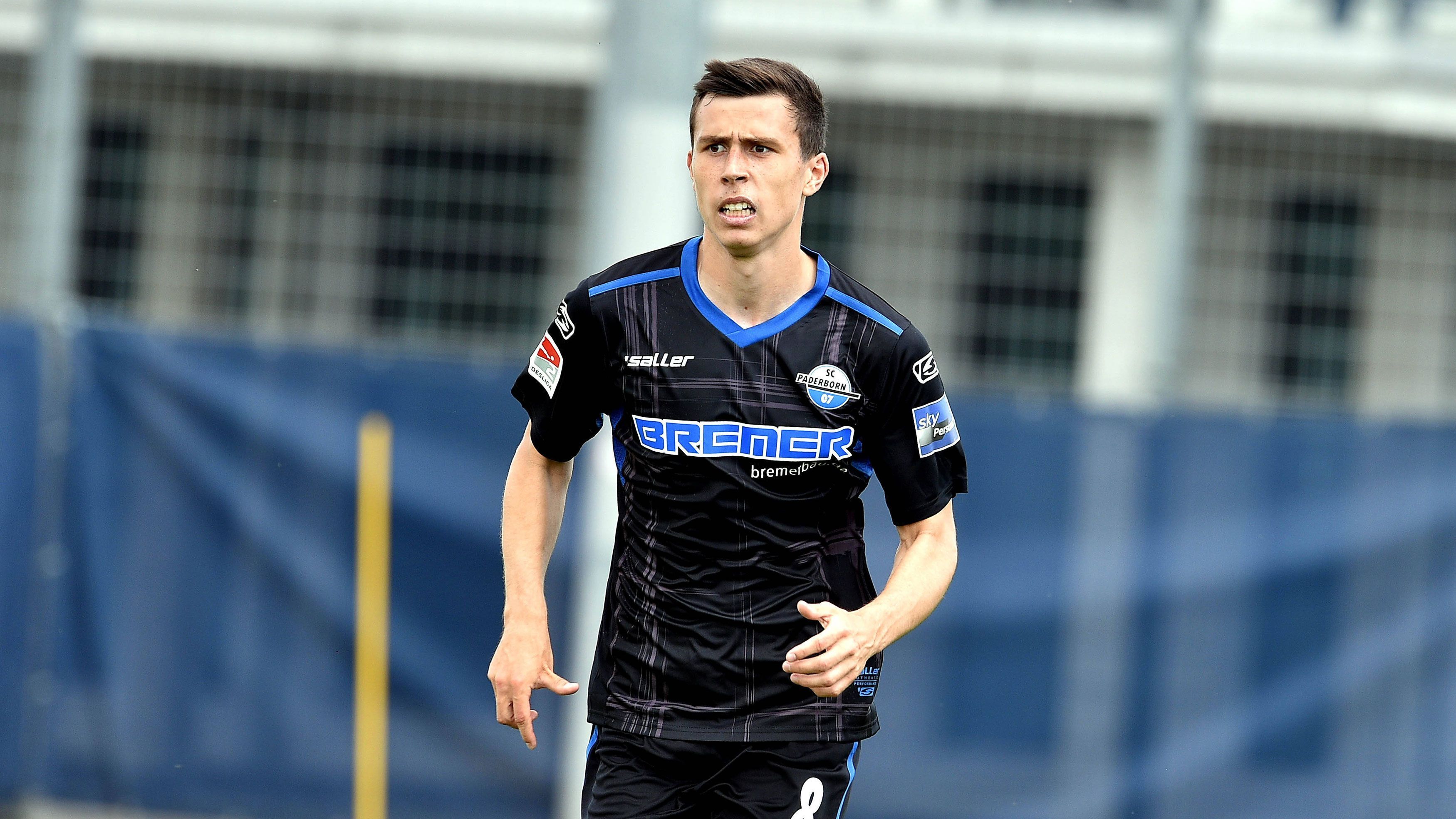 
                <strong>SC Paderborn </strong><br>
                &#x2022; Kapitän: Ron Schallenberg - <br>&#x2022; Position: Defensives Mittelfeld -<br>&#x2022; Im Verein seit: 2015 <br>
              