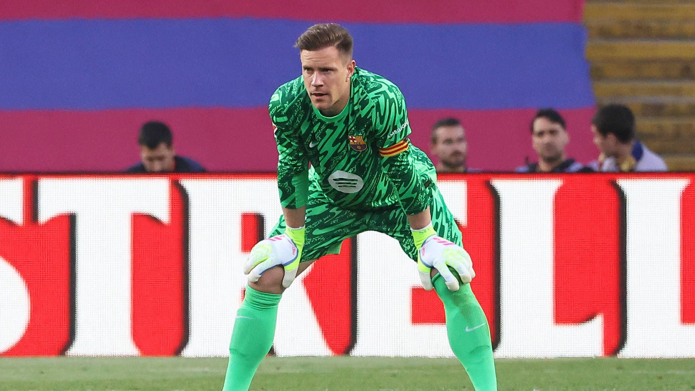 <strong>Marc-Andre ter Stegen (FC Barcelona)</strong><br>Der deutsche Nationaltorhüter Marc-Andre ter Stegen soll laut dem türkischen Portal "Fanatik" vor einem Wechsel zu Galatasaray Istanbul stehen. Er gehört bei den Katalanen zu den Großverdienern und hat einen Vertrag bis 2028. Daher soll "Barca" zu einem Verkauf bereit sein. "Gala" bräuchte ein Entgegenkommen bei der Ablösesumme und hofft gar auf einen ablösefreien Transfer ...
