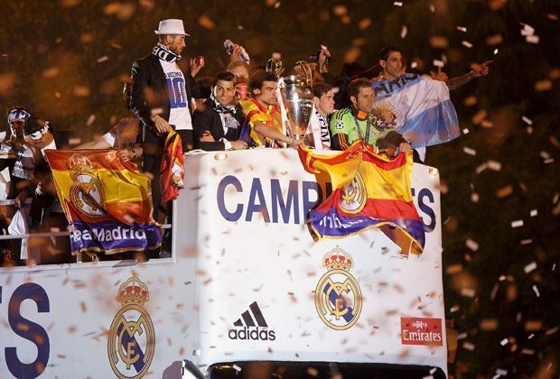 
                <strong>Real: Der Empfang in Madrid</strong><br>
                Die "Campeones" sind zurück auf heimischem Boden. Wenige Stunden nach dem Erfolg lassen sich die Königlichen in der spanischen Hauptstadt feiern.
              