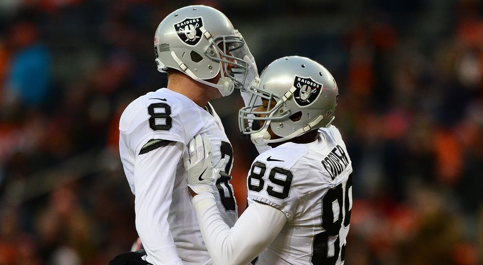 
                <strong>Platz 11: Oakland Raiders</strong><br>
                Die Oakland Raiders galten als DER Gegner der New England Patriots in den Playoffs. Doch nach der 6:24-Niederlage gegen die Denver Broncos zum Saisonabschluss sieht es düster aus beim Team von Jack Del Rio. Nachdem Star-Quarterback Derek Carr sich zuvor bereits das Wadenbein gebrochen hatte, ist nun auch der Einsatz von Backup Matt McGloin fraglich. Daher haben die Kalifornier nun Passgeber Garrett Gilbert ins Practice Squad berufen, um einen möglichen Ausfall von McGloin zu kompensieren.
              