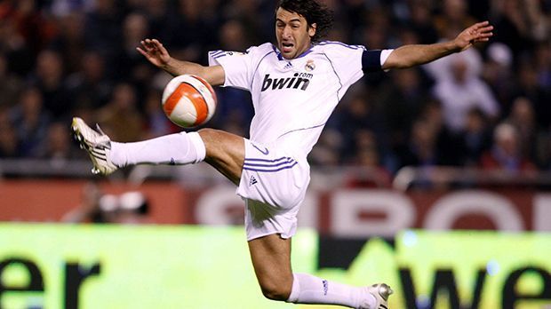 
                <strong>Raul im Pokal: 17 Tore</strong><br>
                Raul im Pokal: 17 Tore. Vier Tore weniger als Cristiano Ronaldo, auch hier brauchte er mit 34 Spielen wieder deutlich länger.
              