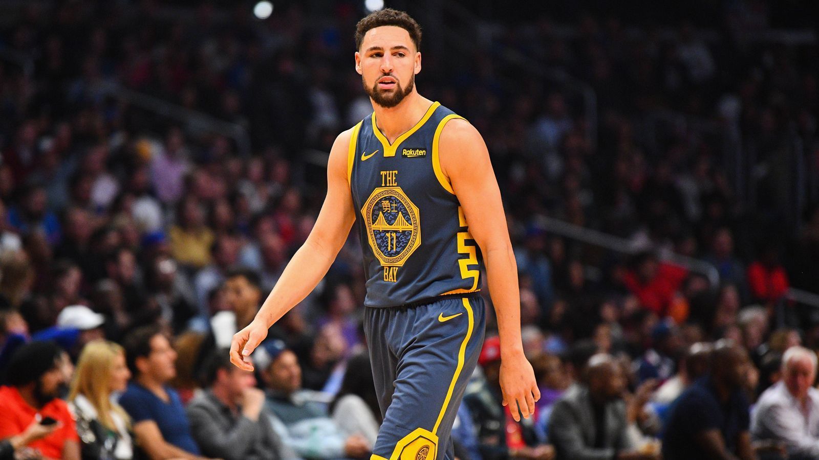 
                <strong>9. Platz: Klay Thompson (Golden State Warriors)</strong><br>
                &#x2022; 6 Spiele -<br>&#x2022; 14,7 Punkte pro Spiel -<br>&#x2022; 2,8 Rebounds pro Spiel - <br>&#x2022; 2,0 Assists pro Spiel -<br>&#x2022; 30,2% Dreierquote -<br>
              