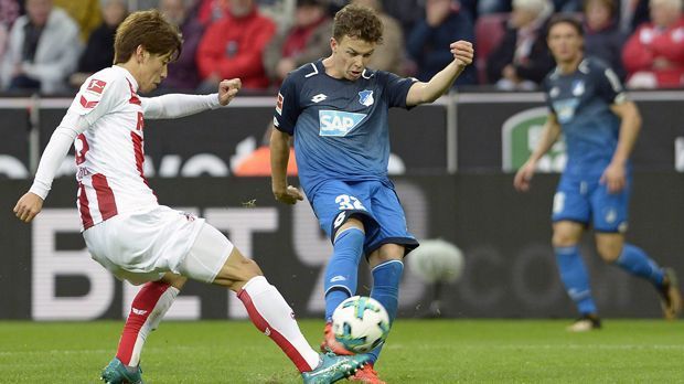 
                <strong>Linkes Mittelfeld - Dennis Geiger (1899 Hoffenheim)</strong><br>
                Nachdem mit Niklas Süle eines der bisherigen Aushängeschilder der Hoffenheimer Nachwuchsarbeit die TSG im Sommer in Richtung FC Bayern verließ, gibt nun Dennis Geiger den Local Hero bei den Kraichgauern. Der 19-Jährige wird von Coach Julian Nagelsmann in der laufenden Saison regelmäßig mit Einsätzen belohnt - und Geiger zahlt fleißig zurück. Das Eigengewächs erzielte bereits zwei Saisontore, jeweils das 1:0 für die TSG, beide Spiele gewann Hoffenheim anschließend auch.
              