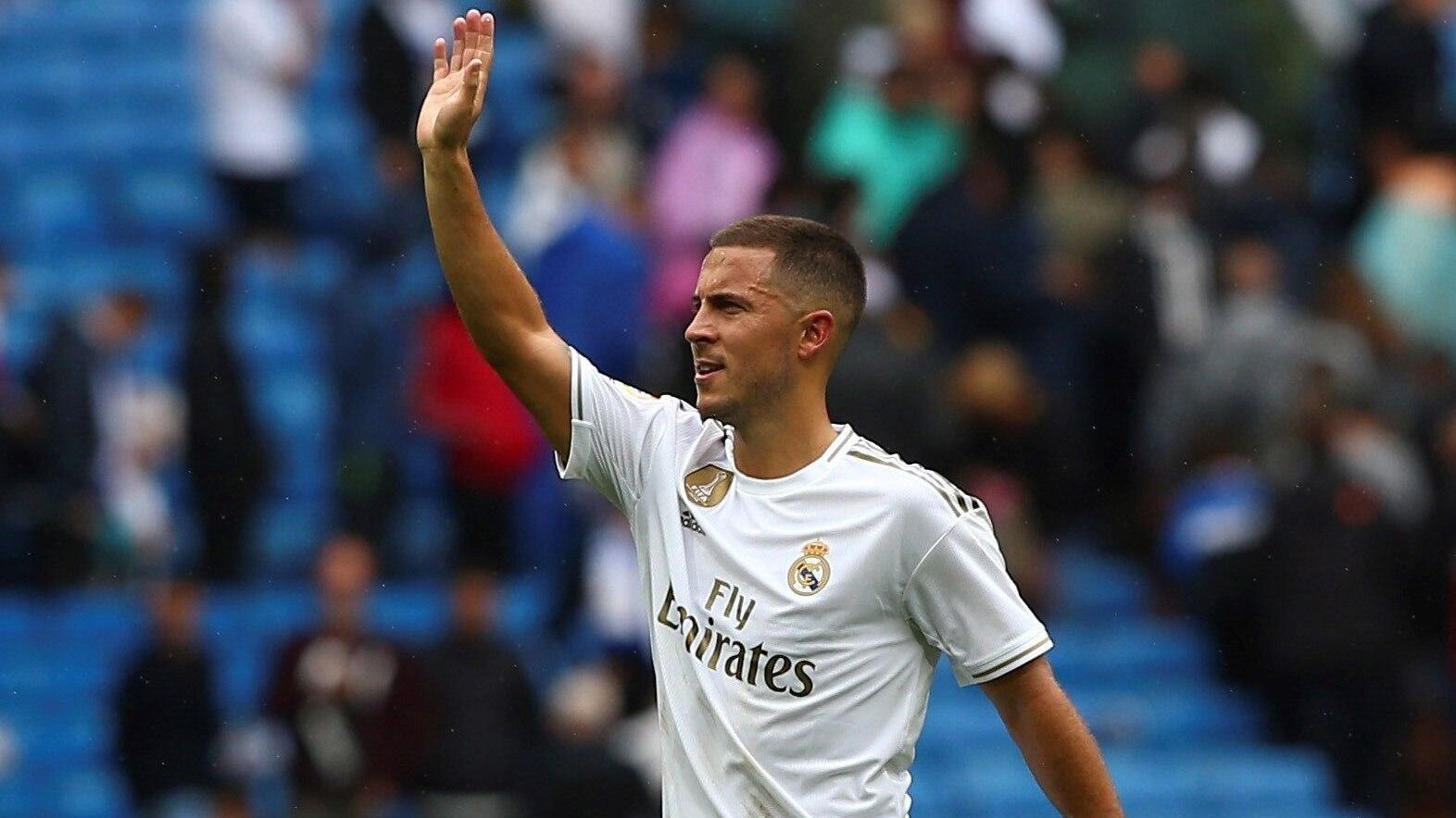 
                <strong>Eden Hazard feiert Debüt im Bernabeu</strong><br>
                Im vierten Saisonspiel gegen UD Levante (3:2) feierte Eden Hazard sein La Liga-Debüt für Real Madrid. Die Fans im Santiago Bernabeu feierten den Belgier mit Standing Ovations. ran.de zeigt die besten Bilder des ersten Einsatzes des 100-Millionen-Neuzugangs der Madrilenen.
              