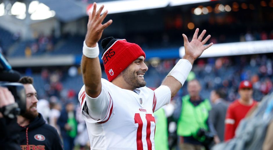 
                <strong>Gewinner: Jimmy Garoppolo</strong><br>
                Ein guter Quarterback genügt, um aus einer Verlierer-Mannschaft ein Gewinner-Team zu machen. Jimmy Garoppolo ist der Beweis dafür. Seit Woche 13 ist Garoppolo Starting-Quarterback bei den San Francisco 49ers. Seitdem wurden alle vier Spiele gewonnen. Ohne Garoppolo als Starter gelang hingegen nur ein mickriger Sieg. Mit dem ehemaligen Brady-Backup könnten die 49ers kommende Saison ein Playoff-Kandidat sein.
              