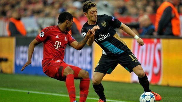 
                <strong>Mesut Özil</strong><br>
                Mesut Özil: Es war mal wieder nicht der Abend des deutschen Nationalspielers in einem großen Spiel - obwohl er sogar traf. Doch seinem Treffer zum zwischenzeitlichen 1:1-Ausgleich wurde wegen eines Handspiels zu Recht die Anerkennung verwehrt. ran-Note: 4.
              
