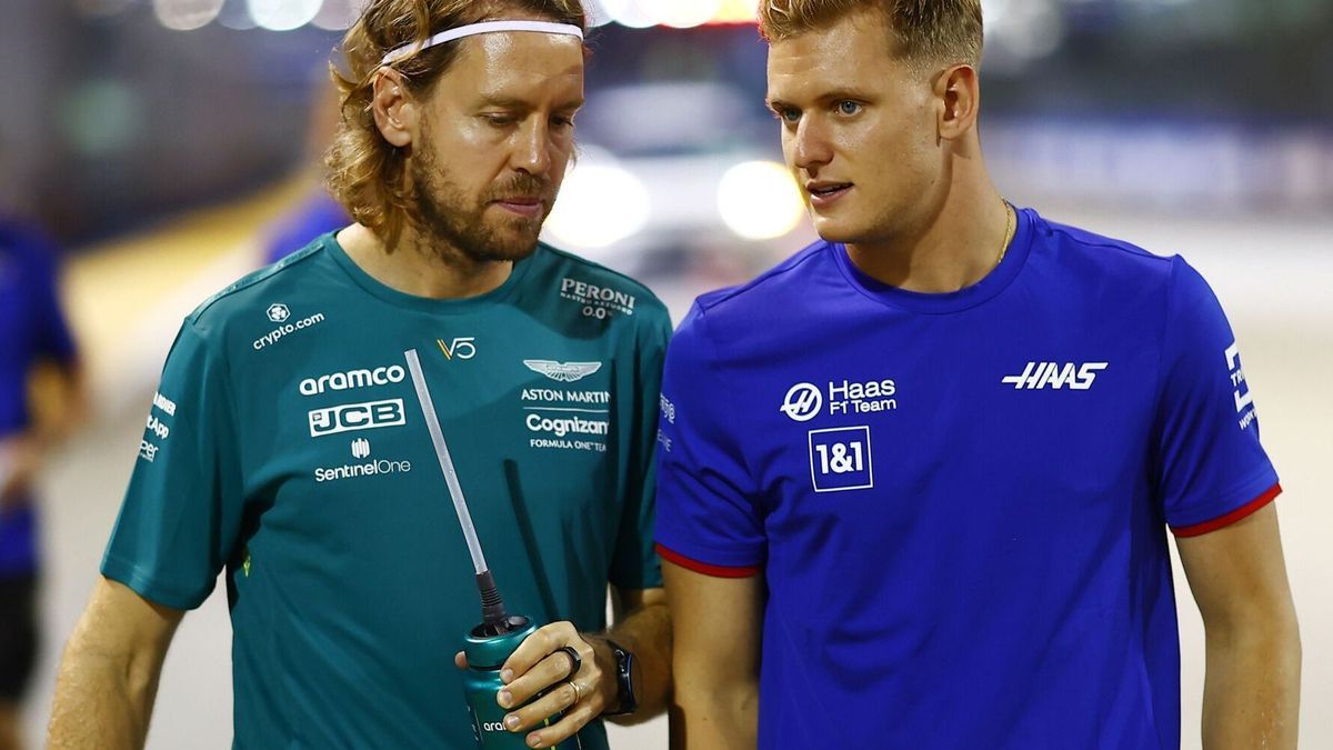 Sebastian Vettel mit seinem Kumpel Mick Schumacher