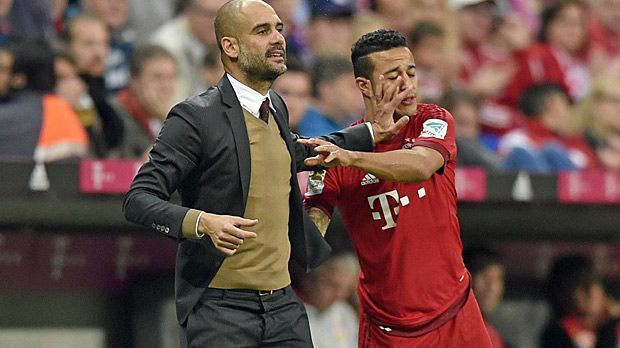 
                <strong>Thiago und Pep Guardiola</strong><br>
                Thiago und Pep Guardiola: Diese spanische Kombination funktioniert nicht nur in Katalonien! Während seiner Zeit als Trainer des FC Barcelona zieht Guardiola (li.) den Filigrantechniker aus der B-Mannschaft hoch in das damals wohl beste Team der Welt. 2013 übernimmt der ehemalige Mittelfeldlenker den FC Bayern München und stellt mit den längst Kult gewordenen Worten "Thiago oder nix" eine unmissverständliche Forderung an die Klub-Bosse. Die folgen dem Befehl und die Erfolgsgeschichte von Trainer und Spieler erlebt ein Revival. Bislang feiern beide zusammen einen Triumph in der Champions League und fünf Meisterschaften.
              