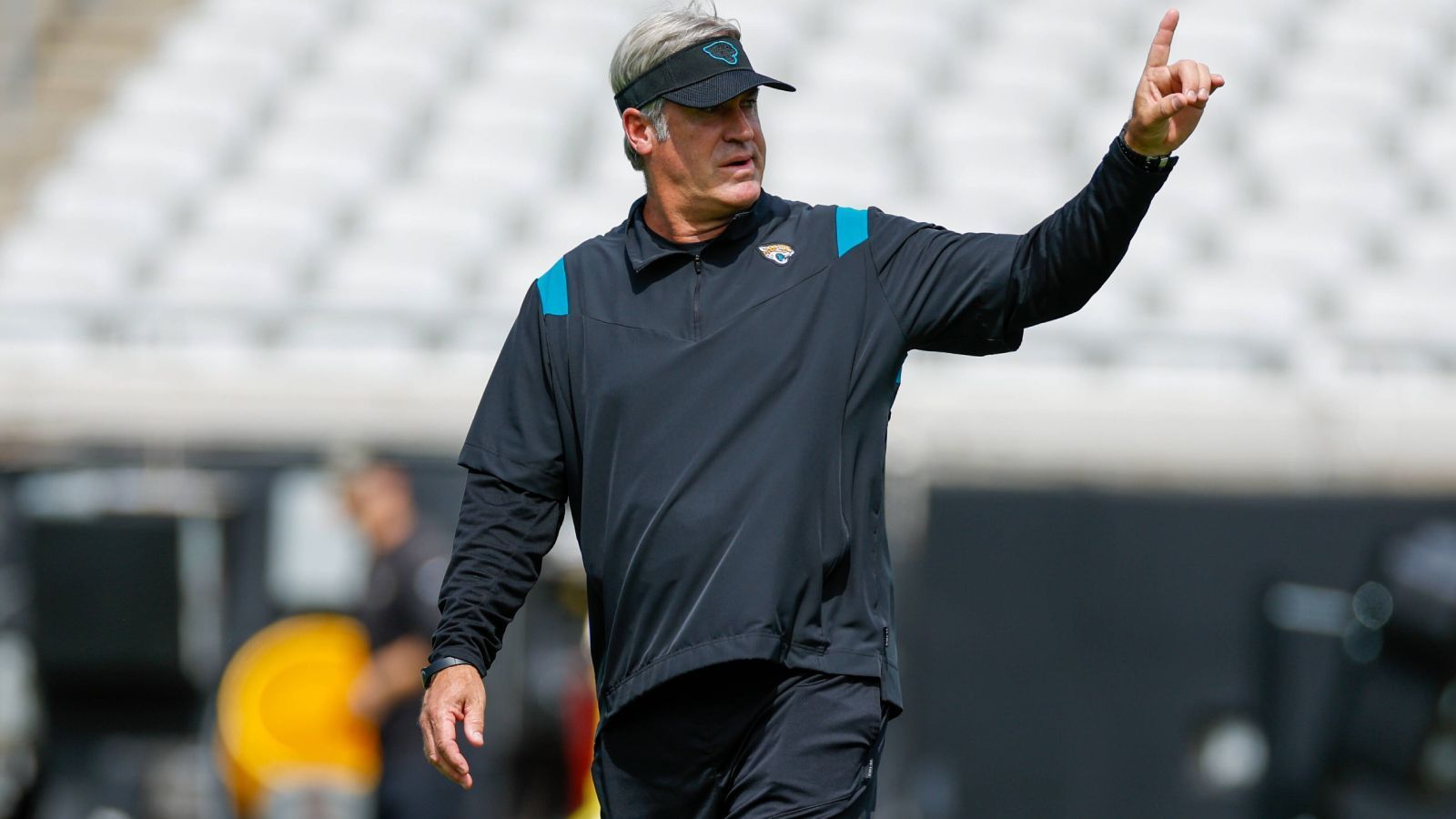 
                <strong>Doug Pederson (Jacksonville Jaguars)</strong><br>
                Vom erfolglosesten zum erfolgreichsten Coach, der neu dazukommt: Doug Pederson. Der 54-Jährige tritt die Nachfolge von Urban Meyer bei den Jacksonville Jaguars an, der beinahe einen Scherbenhaufen in Florida hinterließ. Pederson könnte jedoch genau der Richtige sein, um diesen aufzukehren, gewann er doch bereits einen Ring als Head Coach: 2017 schlug er mit den Philadelphia Eagles die New England Patriots im Super Bowl 52. Der offensiv denkende Coach hat mit Trevor Lawrence im zweiten Jahr sowie vielen Ausgaben in der Free Agency ein fähiges Team beisammen, von dem einiges erwartet wird.
              