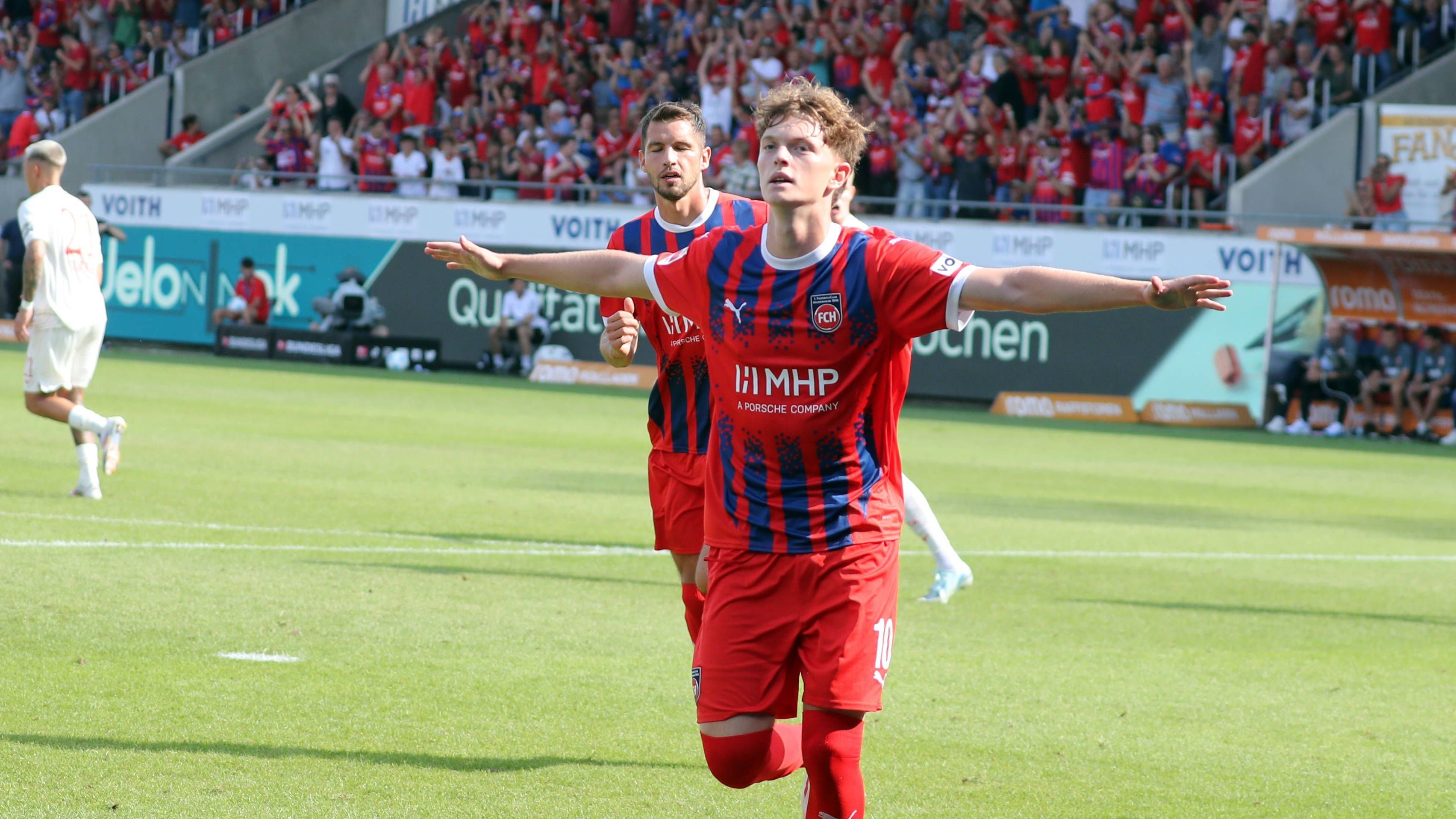 <strong>Paul Wanner (FC Bayern München)</strong><br>Das Bayern-Juwel feierte einen Traumstart im Heidenheim-Trikot. Eine Rückkehr an die Säbener Straße ist allerdings offenbar längst nicht sicher, obwohl die Münchner wohl fest mit Wanner planen. Laut "kicker"-Informationen könnte nächstes Jahr eine weitere Leihe zum Thema werden, wenn beim FCB die Aussichten auf Spielzeit nicht zufriedenstellend sein sollten.