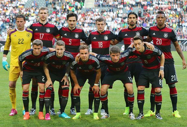 
                <strong>Deutschland - Marktwert: 549 Millionen Euro</strong><br>
                Die deutsche Mannschaft ist schon mal Vizeweltmeister. Der Marktwert von Joachim Löws Kader beträgt 549 Millionen Euro. Mario Götze liegt mit 55 Millionen Euro intern auf Platz eins.  
              