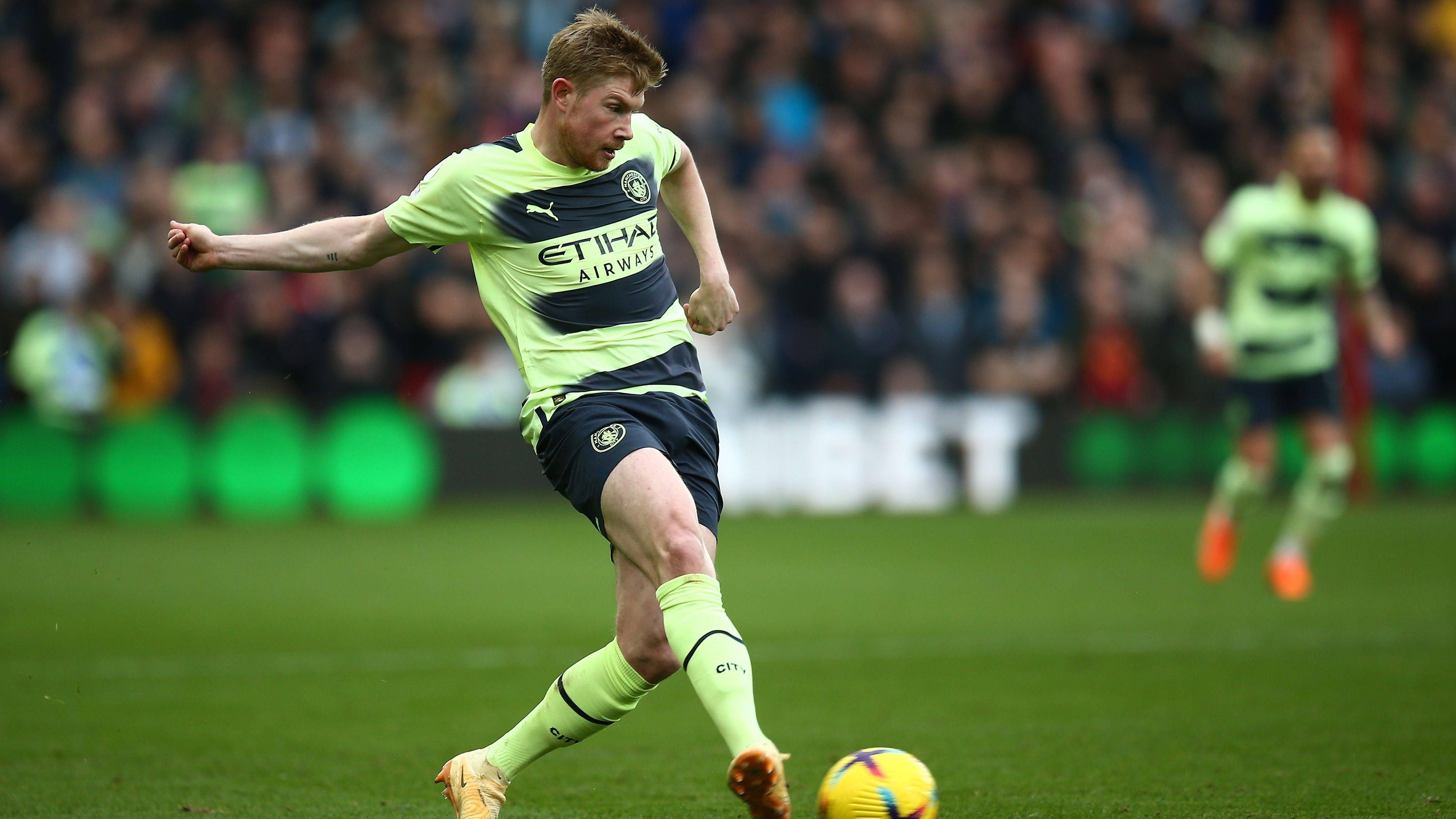 
                <strong>Mittelfeld: Kevin De Bruyne</strong><br>
                Verein: Manchester CityNationalität: Belgien
              