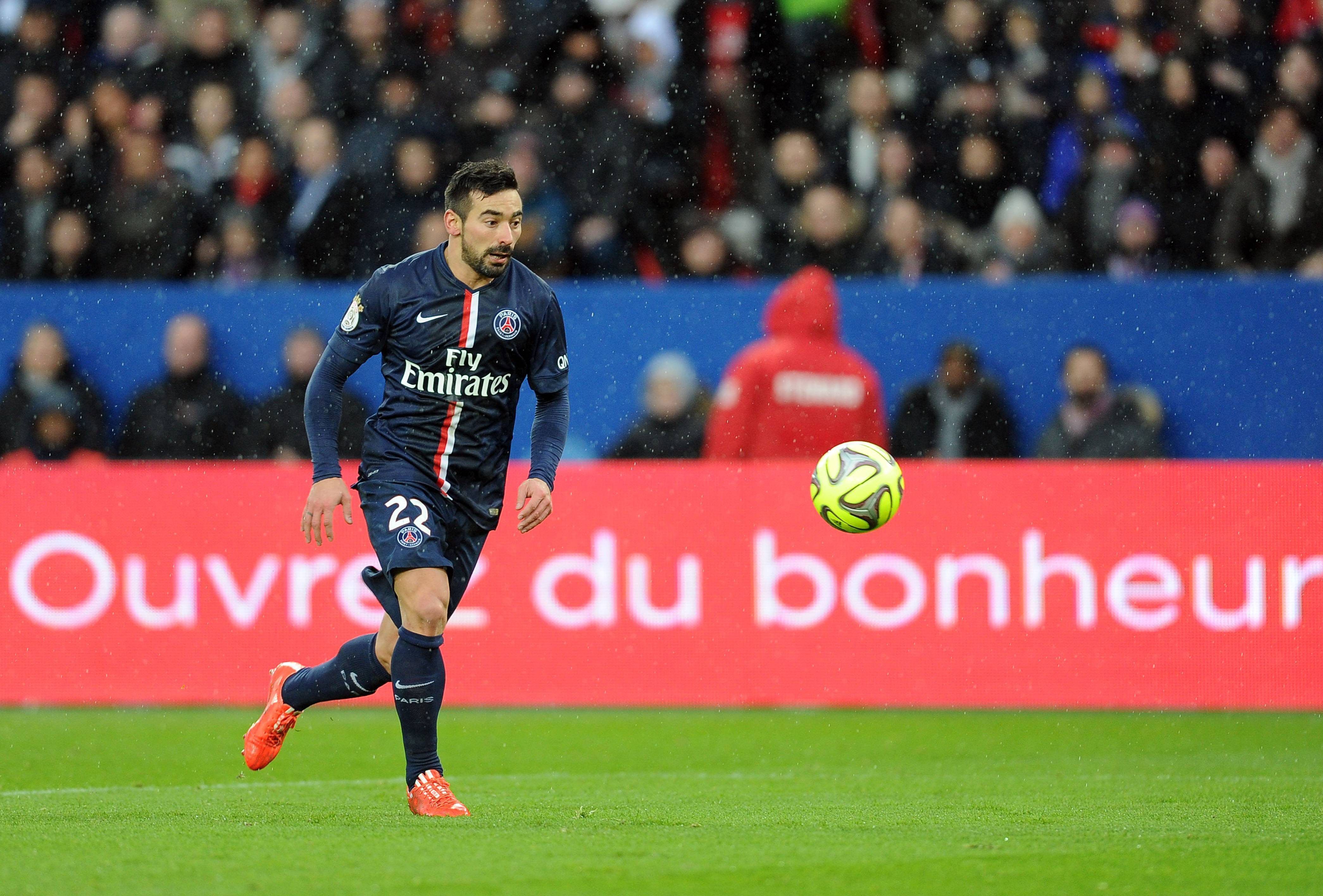 
                <strong>Ezequiel Lavezzi (PSG)</strong><br>
                Auch der argentinische Nationalspieler Ezequiel Lavezzi von Paris St. Germain konnte erst 85 Mal das Tor treffen, und das als Flügelstürmer. Der Franzose wechselte im Sommer für 29 Millionen Euro von Neapel nach Frankreich.
              