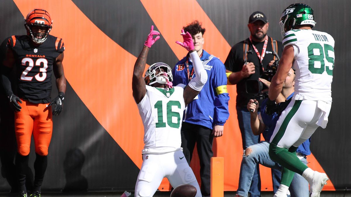 October 26, 2025: New York Jets WR Tyler Johnson celebrates his first half touchdown during WEEK 8 of the NFL, American Football Herren, USA regular season between the Cincinnati Bengals and the Ne...