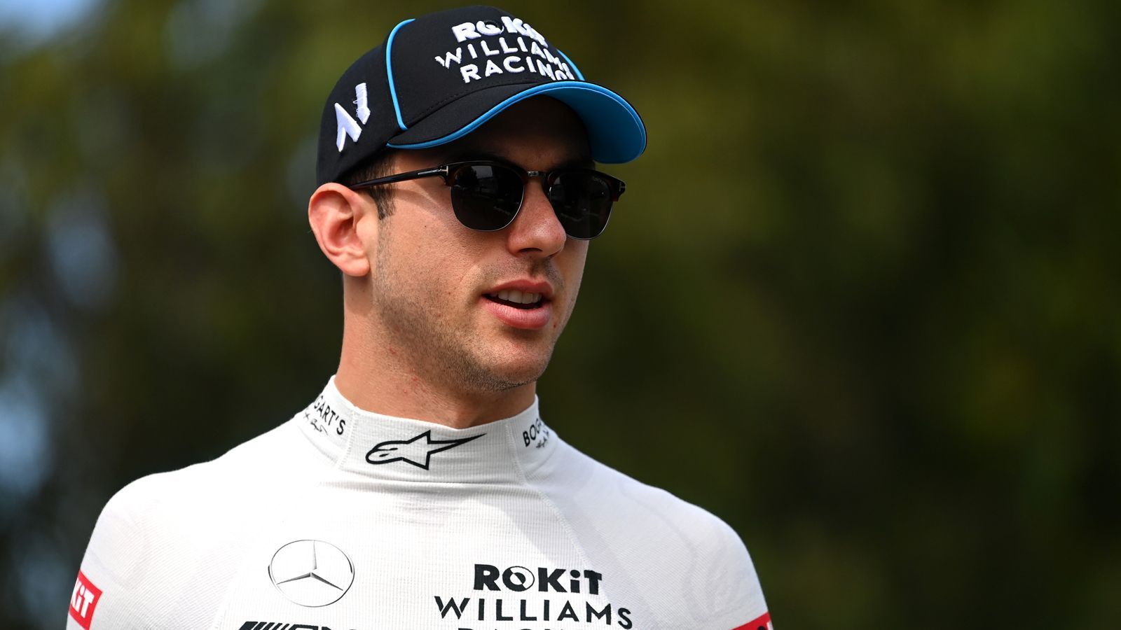 
                <strong>Der Newcomer: Nicholas Latifi</strong><br>
                Anders als in den vergangenen Jahren gibt es 2020 nur einen Neueinsteiger in der Formel 1, nämlich den Kanadier Nicholas Latifi. Der 25-Jährige wurde im letzten Jahr Zweiter in der Formel 2-Rennserie und ersetzt bei Williams den glücklosen Robert Kubica, der sein Glück jetzt in der DTM versucht (ab August live auf ProSieben MAXX und ran.de). Ob Latifi mehr Erfolg haben wird als der Pole ist mehr als fraglich, nicht nur da Williams der Konkurrenz seit Jahren in der Entwicklung und Performance des Autos hinterher hinkt. Der Kanadier gilt als Pay-Driver und nicht unbedingt als Siegfahrer, in seinen vier Jahren in der Formel 2 gewann Latifi ganze zwei Rennen. Auch seine Verpflichtung wird das traditionsreiche Team über kurz oder lang nicht wieder zurück an die Spitze der Königsklasse bringen.
              