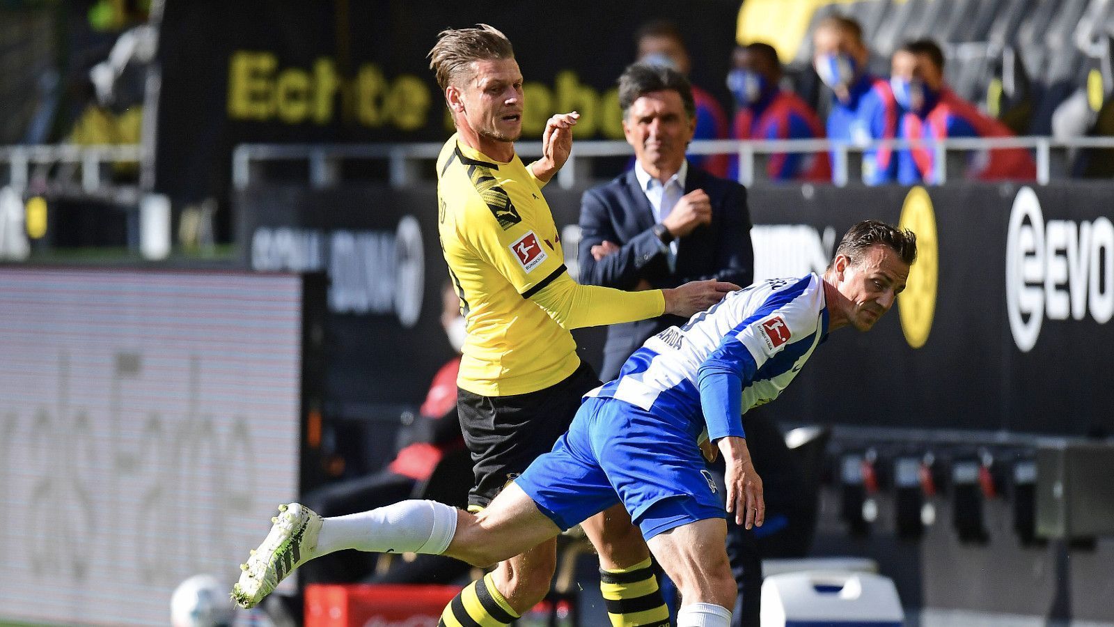 
                <strong>Lukasz Piszczek</strong><br>
                Piszczek agiert in der Defensive sehr stabil, gewinnt viele Zweikämpfe, spielt den Ball sauber hinten heraus, finden aber im Spiel nach vorne nicht statt. ran-Note: 3 
              