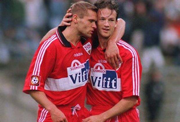 
                <strong>Thorsten Legat: Die Karriere eines Malochers</strong><br>
                Nach nur einem Jahr Frankfurt wechselte Legat 1995 zum VfB Stuttgart, wo er unter anderem mit Fredi Bobic zusammen spielte.
              