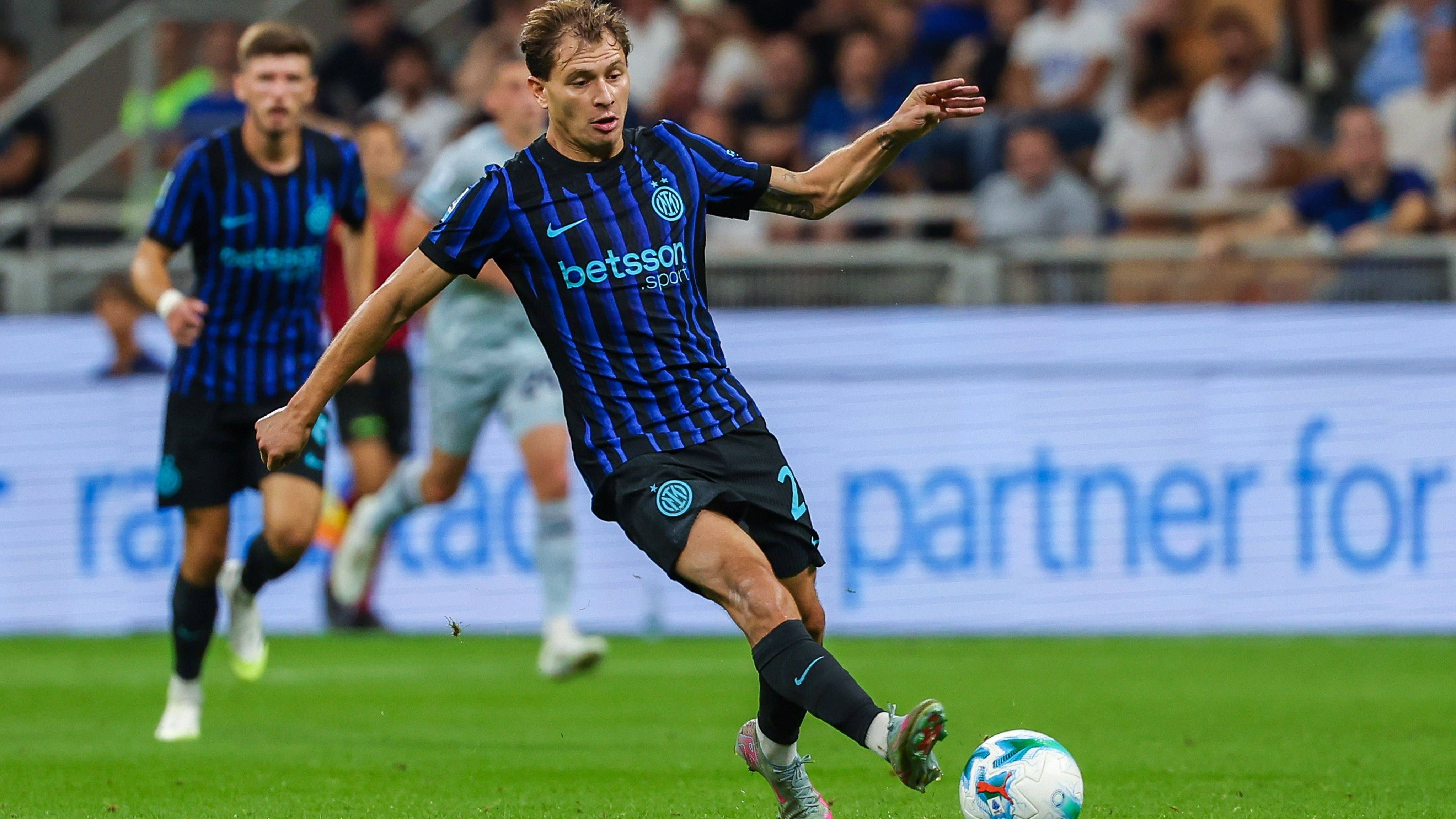 <strong>Platz 9 (geteilt):</strong> Nicolo Barella<br> <strong>Beteiligte Klubs:</strong>&nbsp;US Cagliari an Inter Mailand<br><strong>Saison:</strong>&nbsp;2019/20<br><strong>Gebühr:</strong> 12 Millionen Euro