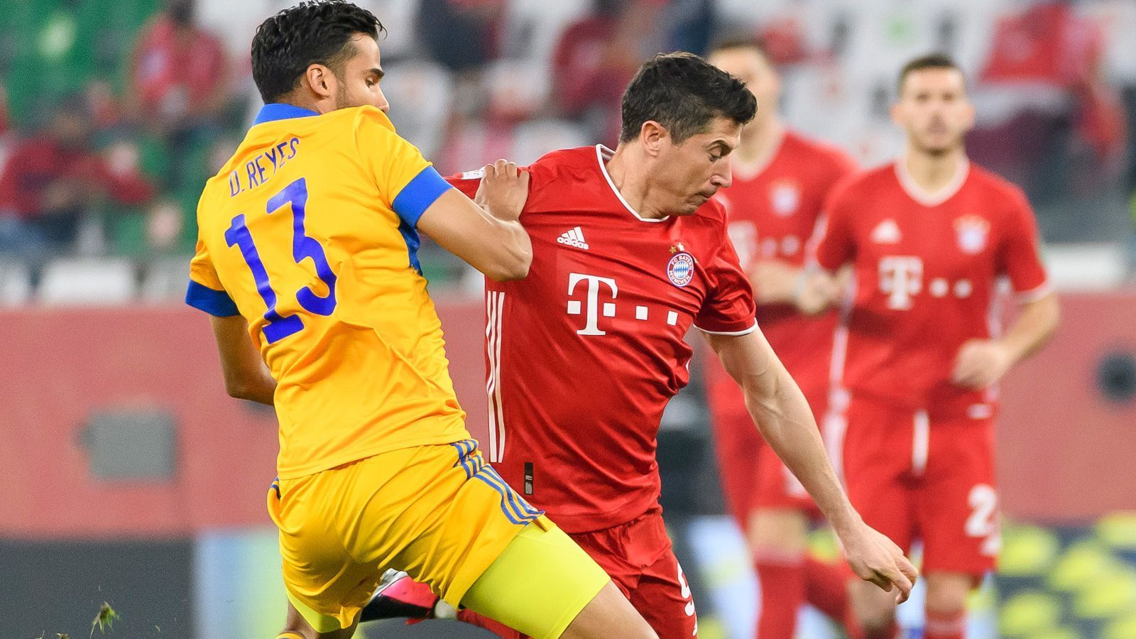 
                <strong>Robert Lewandowski</strong><br>
                Kommt in der ersten Hälfte nicht so recht zum Zug. Holt sich die Bälle zwar auch tief im Mittelfeld. Flanken vorzugsweise von Davies kann er aber nicht verwerten. Manchmal zu viel Klein-Klein. Seine Abseitsstellung bei Kimmichs 1:0 führt zur Aberkennung des Treffers. Tut sich auch nach der Pause schwer, hat aber entscheidenden Anteil am Führungstreffer. Seinen Kopfball kann Guzmann nur abprallen lassen, so dass Pavard abstauben kann. In der 73. Minute für Choupo-Moting ausgewechselt. ran-Note: 3
              