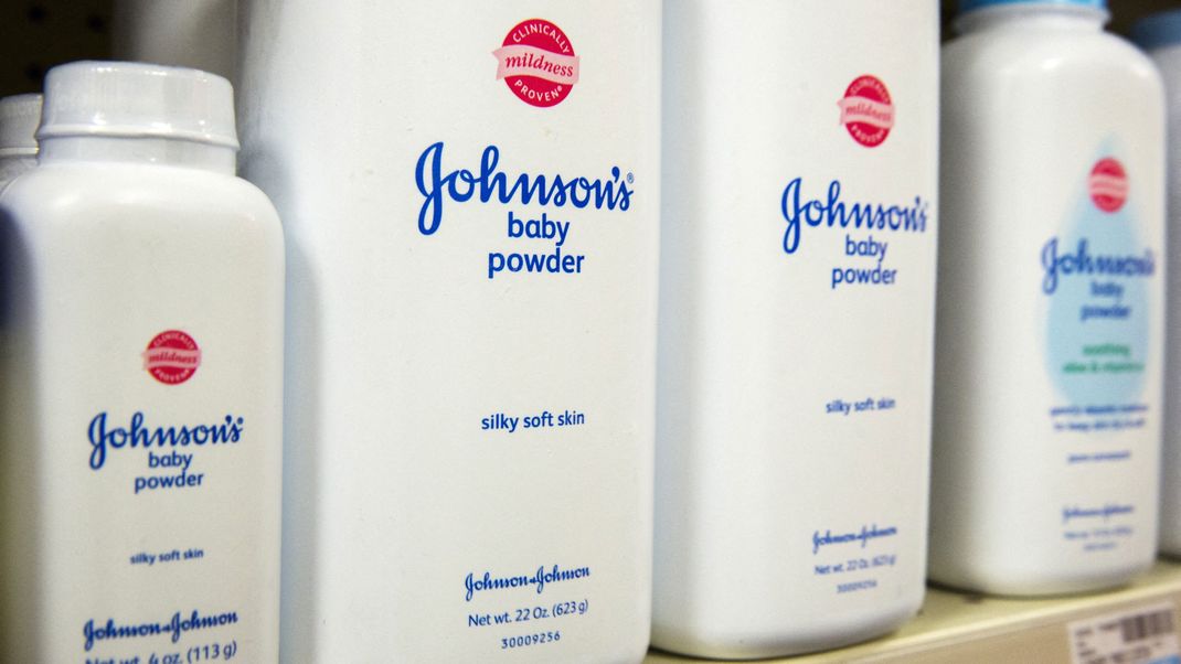 Der US-Pharmakonzern Johnson &amp; Johnson in den USA steht im Verdacht, krebserregendes Babypuder zu verkaufen.