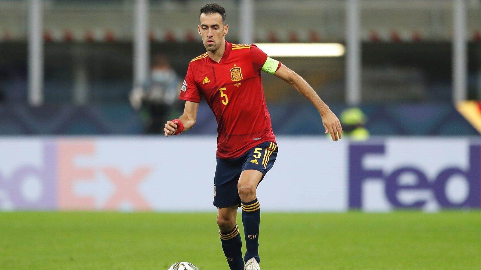 
                <strong>Sergio Busquets (Kapitän Spanien)</strong><br>
                &#x2022; Lionel Messi -<br>&#x2022; Robert Lewandowski -<br>&#x2022; Erling Haaland<br>
              