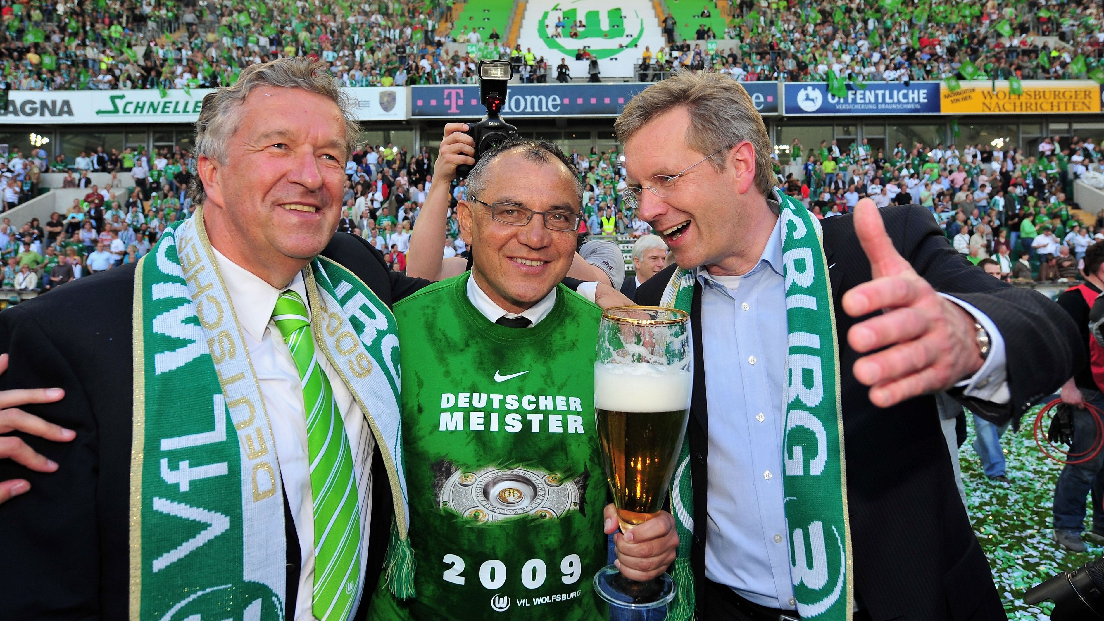 <strong>Felix Magath (vereinslos)</strong><br>Nach dem FC Bayern blieb Felix Magath weiter umtriebig und machthungrig. Es folgte ein Engagement als Trainer und Geschäftsführer beim VfL Wolfsburg, wo er 2009 überraschend die Meisterschaft holte - inklusive absoluter 5:1-Demütigung seines Ex-Arbeitgebers. Beim FC Schalke war er zeitweise Trainer, Manager und Vorstandsmitglied in Personalunion und führte die klammen Schalker zur Vizemeisterschaft, ehe er zu den Wölfen zurückkehrte.&nbsp;