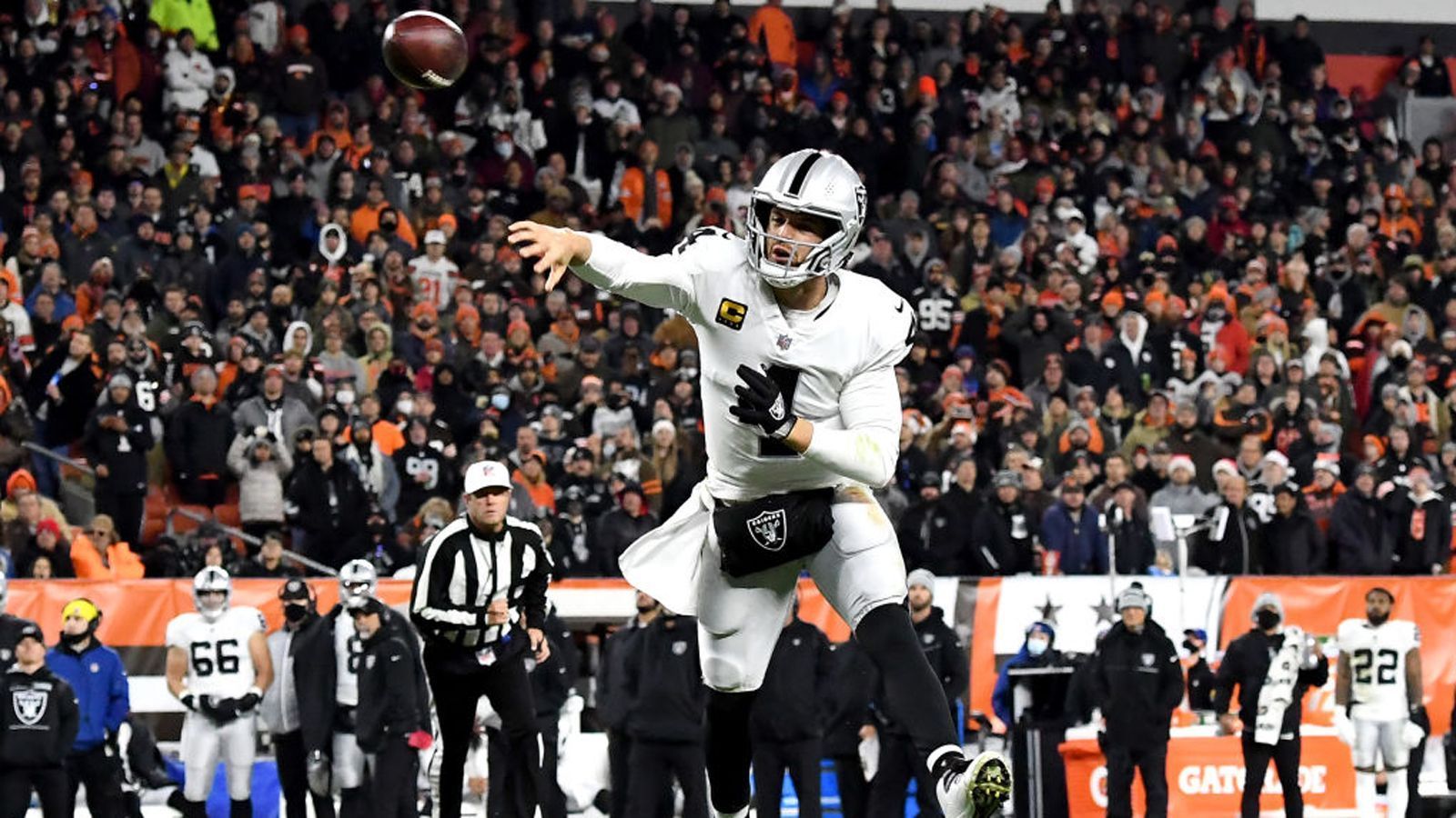 
                <strong>Las Vegas Raiders</strong><br>
                Derek Carr (190 Touchdown-Pässe)
              