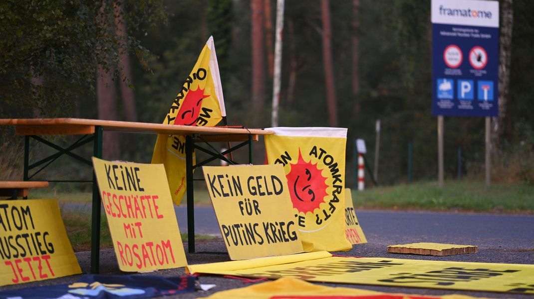 Protest von Umweltgruppen vor der Brennelementfertigungsanlage in Lingen im September 2022.
