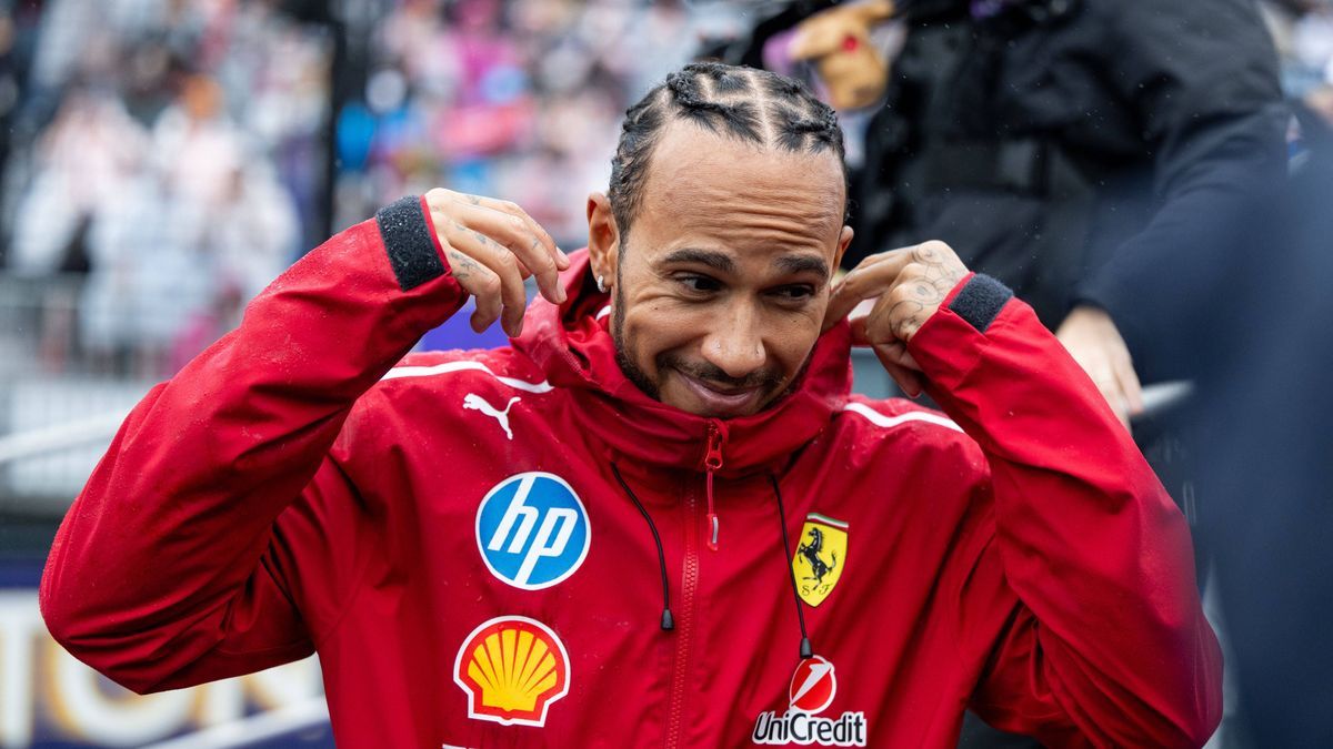 Lewis Hamilton (Scuderia Ferrari HP, 44) bei der Fahrerparade im Regen, AUS, Formel 1 Weltmeisterschaft, Luis Vuitton Grand Prix von Australien, Albert Park Circuit Melbourne, Rennen, Saison 2025, ...