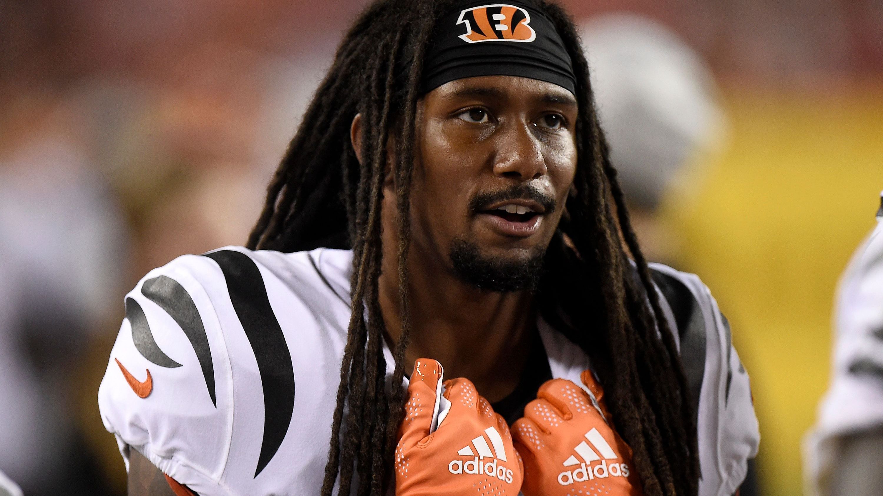 <strong>Cincinnati Bengals: Viel Geld, wenig Ertrag (2020)</strong><br>Kennt ihr Trae Waynes? Nein? Den Bengals war der Cornerback in 2020 42 Millionen für drei weitere Jahre wert. Ja, er war 2015 ein First-Round-Pick. Doch nach einer schweren Verletzung, die ihn eine ganze Saison aussetzen ließ, war er nicht mehr wie davor. 2021 kostete er dem Team am meisten Cap Hit, doch spielte kaum. Dann wurde er entlassen. Und beendete seine Karriere.