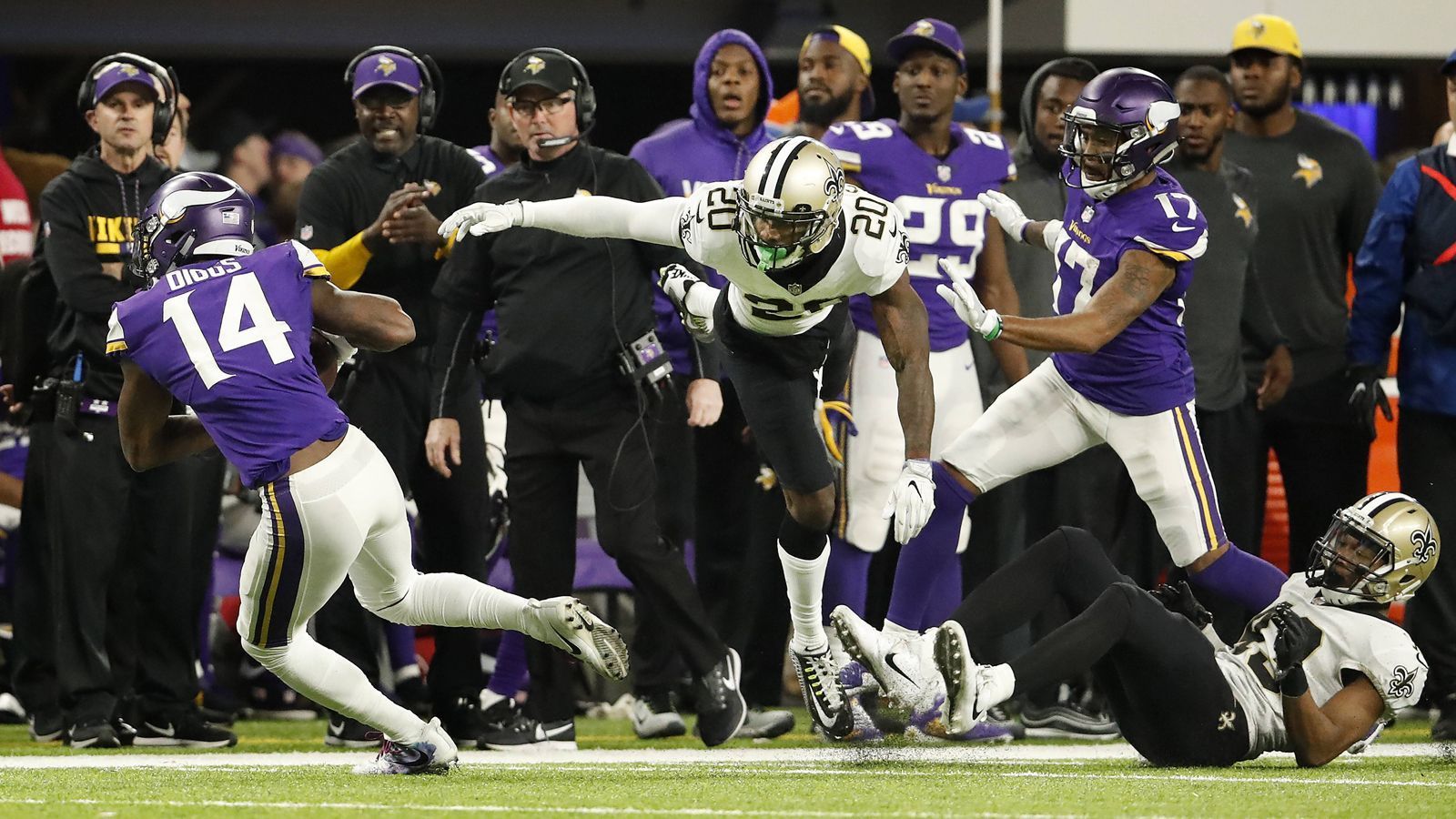 
                <strong>4. Spieltag: Minnesota Vikings at New Orleans Saints</strong><br>
                Am 2. Oktober kommt es zwischen den Minnesota Vikings und den New Orleans Saints in London zur Neuauflage des "Minneapolis Miracles". Beim Divisional-Round-Playoff-Spiel der beiden Teams 2018 wurde erstmals in der NFL-Geschichte ein Playoff-Spiel mit dem letzten Spielzug per Touchdown entschieden. Zehn Sekunden vor dem Ende warf Case Keenum einen Pass auf Stefon Diggs, der den Ball in die Endzone trug. Die Vikings setzten sich durch und das "Minneapolis Miracle" wurde geboren.
              