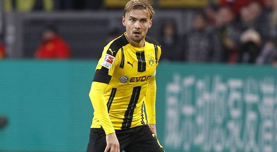 
                <strong>Marcel Schmelzer</strong><br>
                Marcel Schmelzer: Schaltete sich häufiger als Ginter in die Vorwärtsbewegung ein, ohne sich dabei jedoch in entscheidenden Duellen durchsetzen zu können. Spielte häufig wieder den sicheren Pass zum Neben- oder Hintermann. Defensiv mit einer soliden und sicheren Partie. ran-Note: 3.
              