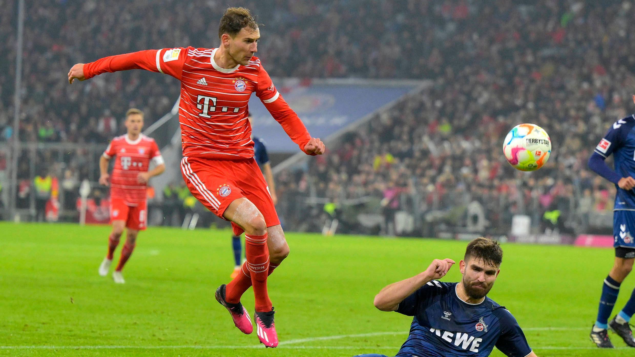 
                <strong>Leon Goretzka</strong><br>
                Weit weniger dominant als gewohnt, Pech bei Kopfball kurz vor der Halbzeit übers Tor. Bei weitem nicht der schwächste Münchner, dennoch bleibt der Nationalspieler zur Pause draußen. ran-Note: 4
              