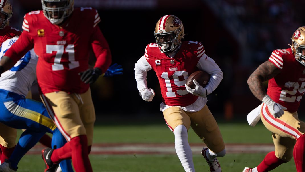 Die San Francisco 49ers sind ein traditionsreiches American-Football-Team in der NFL Sie wurden  1946 gegründet. Ihre Farben sind Rot, Gold und Weiß. Ihr Maskottchen ist&nbsp;Sourdough Sam. Ihr Name bezieht sich auf die Goldsucher des Kalifornischen Goldrausches von 1849.