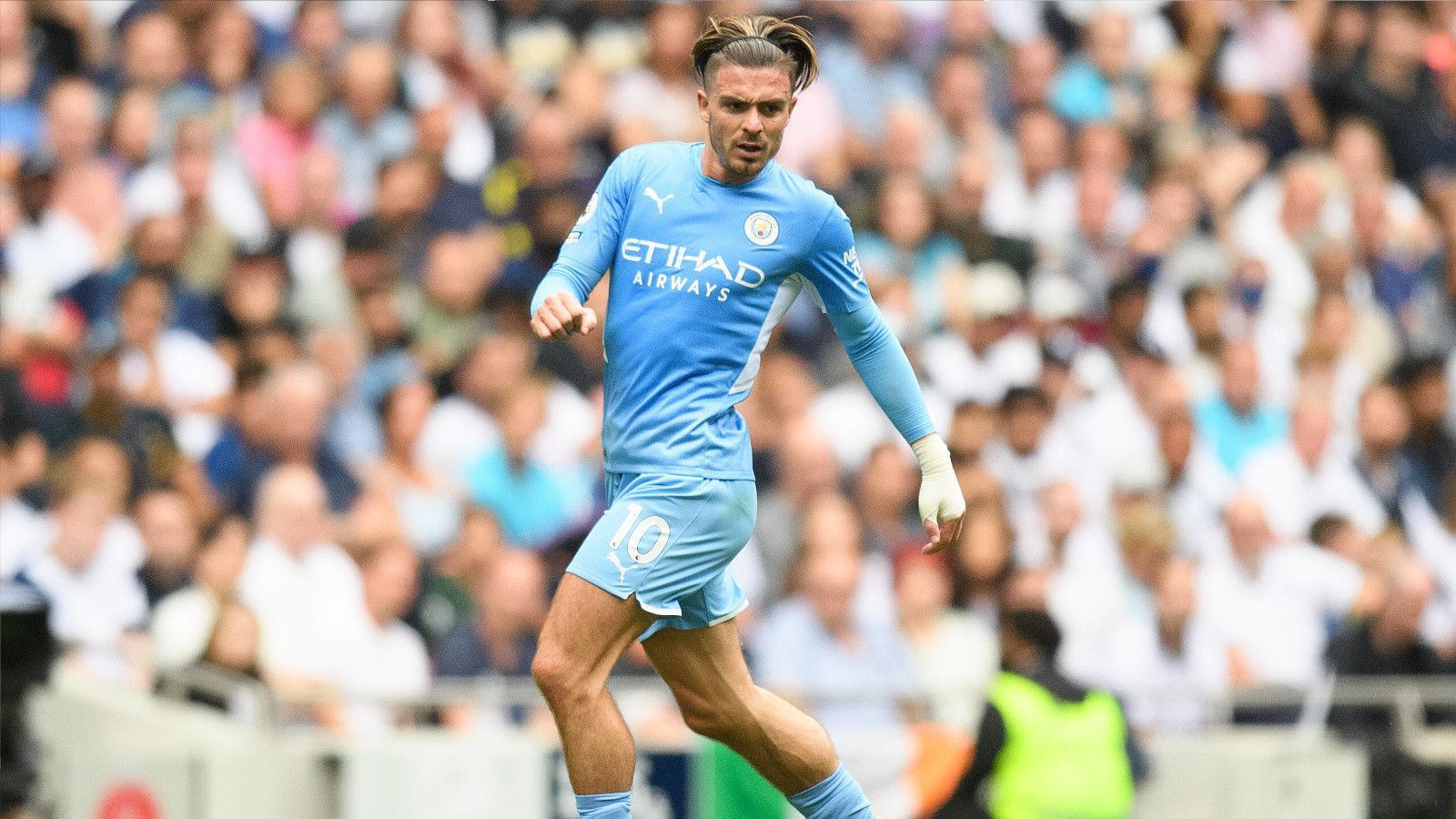 
                <strong>Platz 1: Manchester City (England)</strong><br>
                &#x2022; Transferausgaben bisher: 117,5 Mio. Euro -<br>&#x2022; Anzahl verpflichteter Spieler: 3 -<br>&#x2022; Teuerster Neuzugang: Jack Grealish (für 117,5 Mio. Euro von Aston Villa)<br>
              