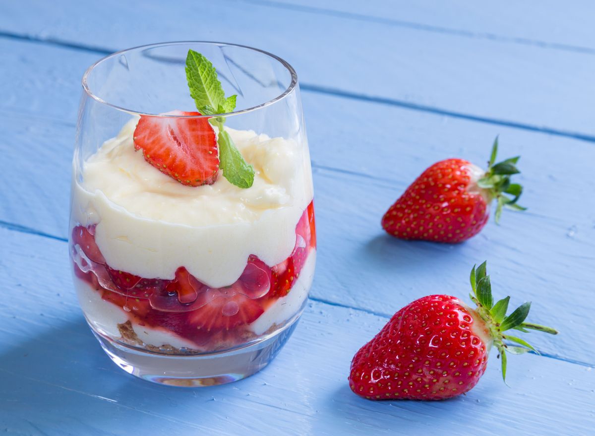 Erfrischendes Low-Carb-Rezept: Zitronenschnitten mit Flohsamenschalen ...