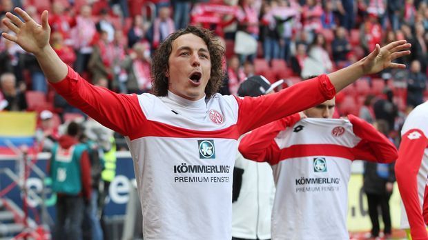 
                <strong>Julian Baumgartlinger</strong><br>
                Julian Baumgartlinger wechselte 2011 für 1,1 Millionen Euro von Austria Wien zum FSV. In diesem Sommer schloss er sich Bayer Leverkusen an und spülte vier Millionen Euro in die Mainzer Kassen.
              