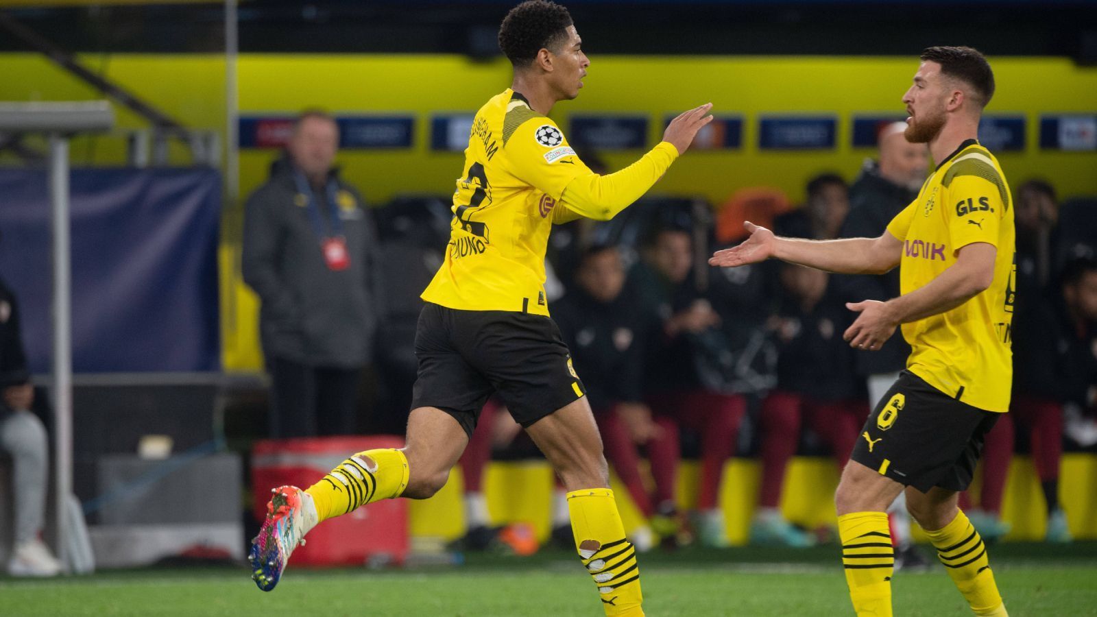 
                <strong>Gruppe G</strong><br>
                ZUR TABELLEManchester City steht als Gruppensieger festBorussia Dortmund steht als Zweiter festDer FC Sevilla steht als Europa-League-Teilnehmer fest... sie gegen Kopenhagen gewinnen und Dortmund gegen City punktetDer FC Kopenhagen steht als Gruppenletzter fest
              