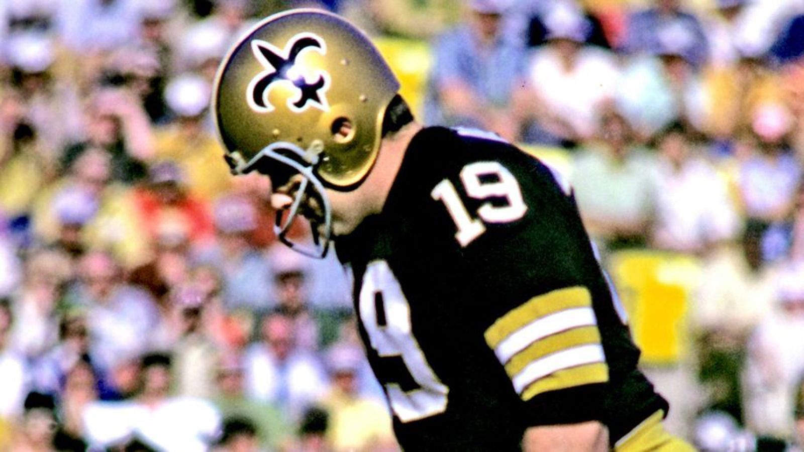<strong>Tom Dempsey - 63 Yards</strong><br>Obwohl er ohne Zehen am rechten Fuß geboren wurde, stellte Tom Dempsey für die New Orleans Saints am 8. November 1970 einen Rekord auf, als er aus 63 Yards gegen die Detroit Lions traf. Seine Leistung ist umso bemerkenswerter, da er als einer der wenigen 63-Yard-Kicker nicht in Denver traf. 43 Jahre und drei Monate hielt er den Rekord.