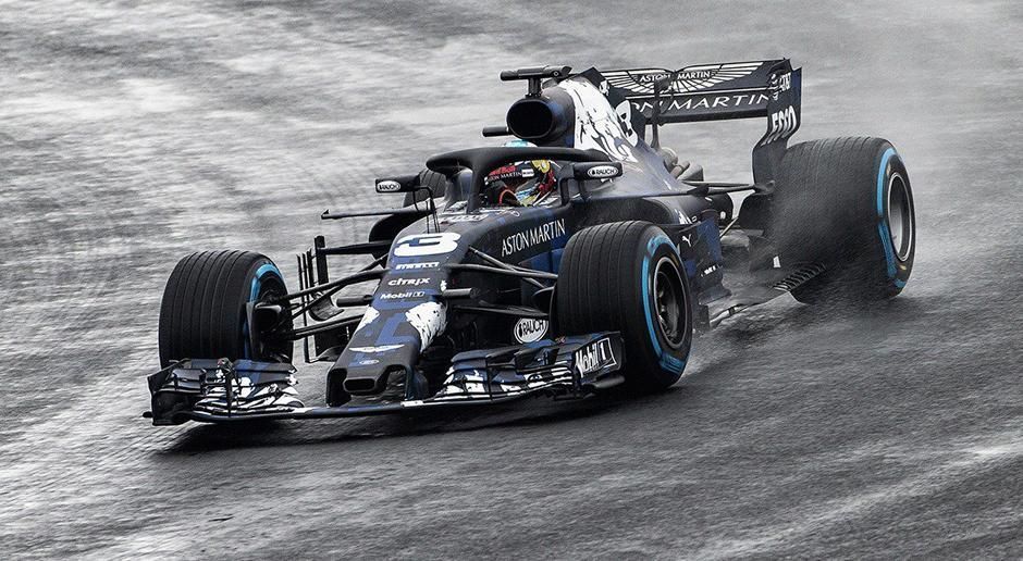 
                <strong>Red Bull Racing</strong><br>
                In Silverstone hatte Daniel Ricciardo direkt nach dem Launch die große Ehre, den RB14 erstmals zu fahren, ehe ab dem 26. Februar in Barcelona die offiziellen Testfahrten beginnen.
              