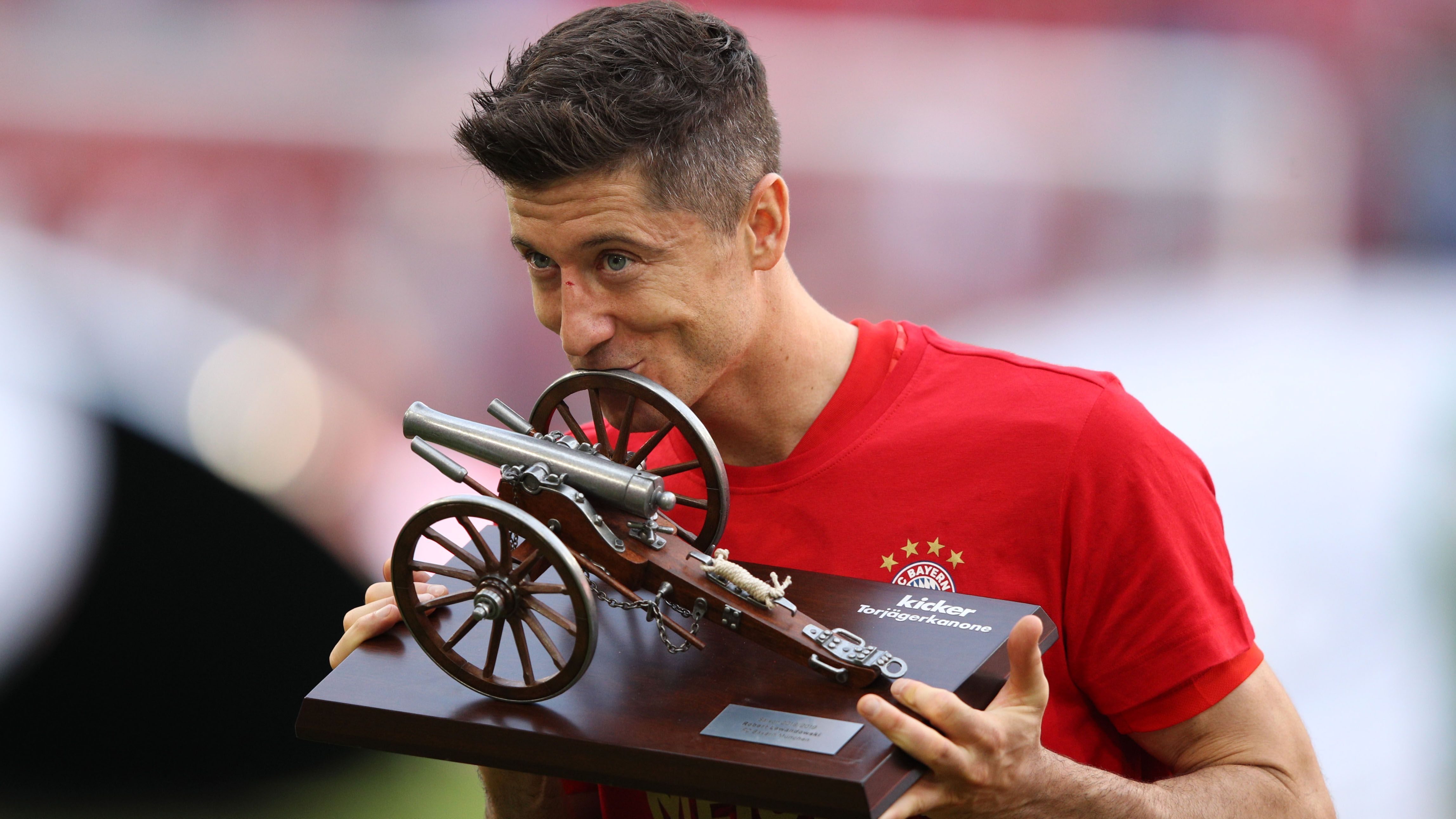 
                <strong>Sturm</strong><br>
                Robert Lewandowski von FC Bayern, gewählt mit 57,5 Prozent.
              